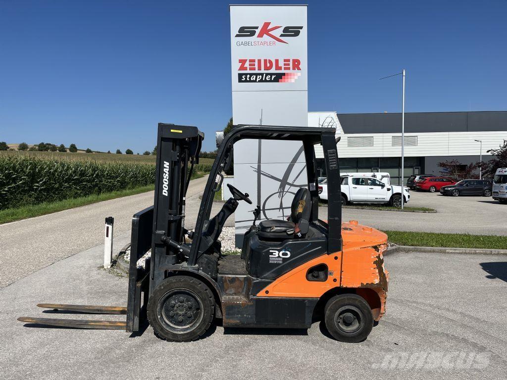 Doosan D30S-7 ディーゼル・軽油
