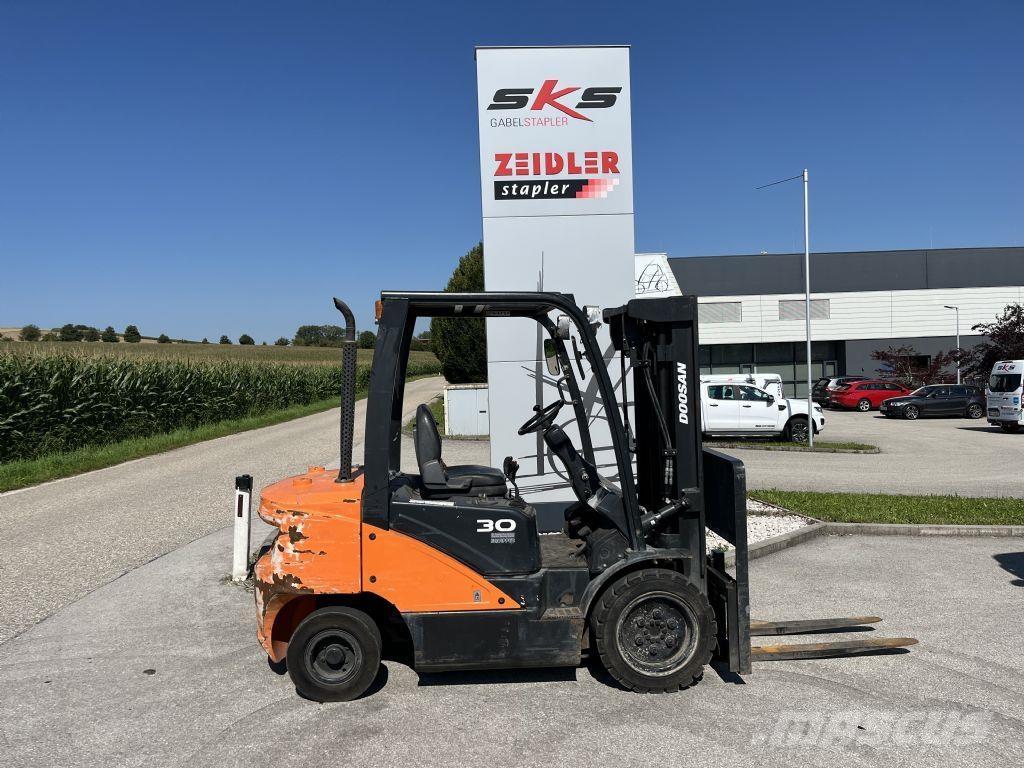 Doosan D30S-7 ディーゼル・軽油