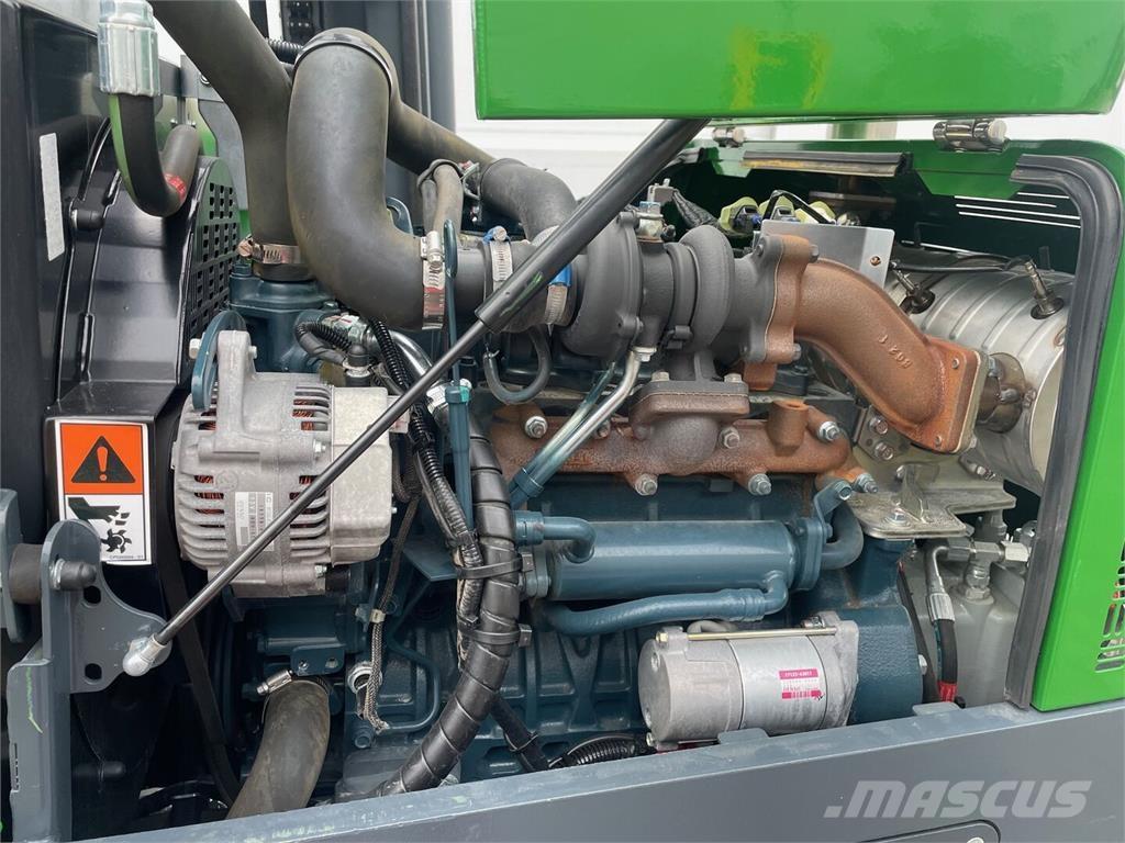 Combilift C4000 サイドローダー