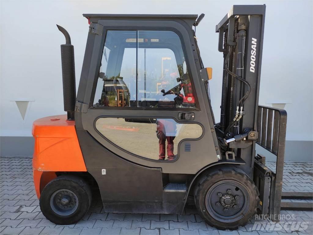 Doosan D30 GP ディーゼル・軽油