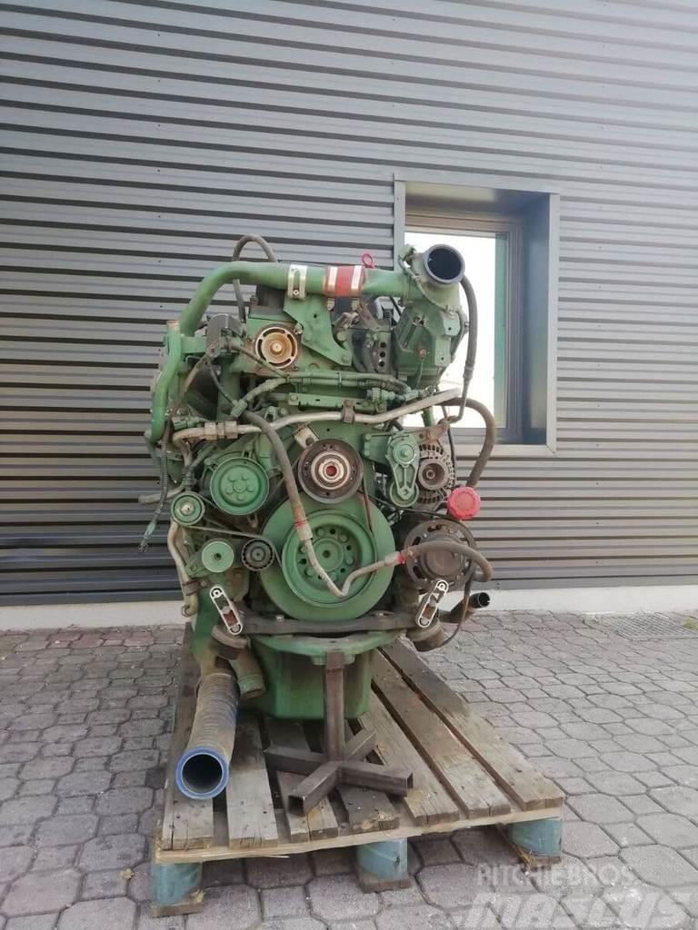Volvo D11C エンジン