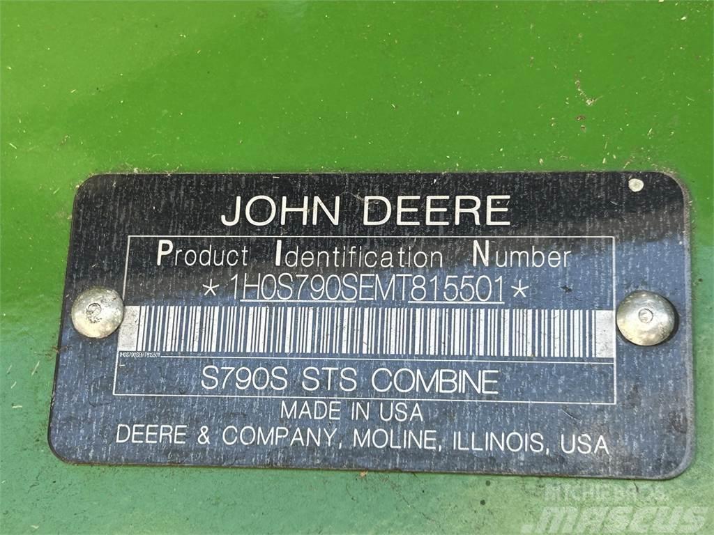 John Deere S790 コンバイン