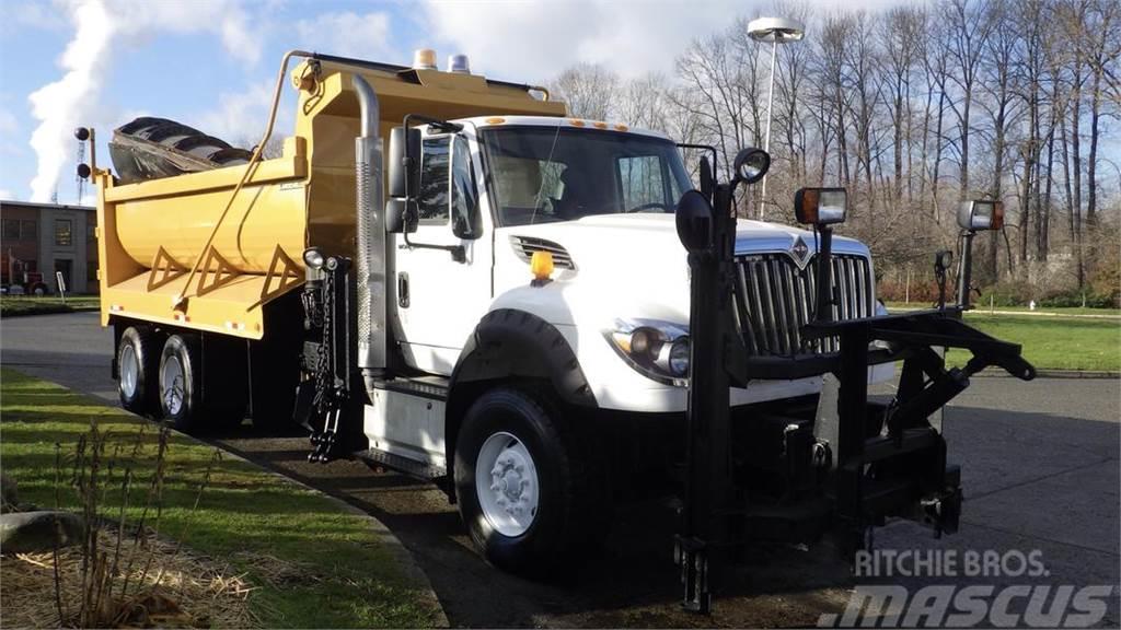 International WorkStar 7600 Dump Truck スノーブレードとプラウ