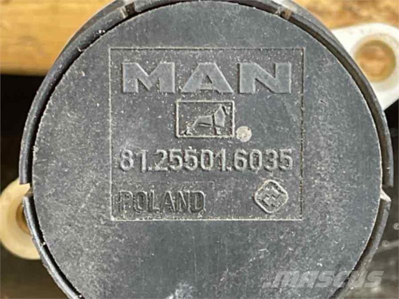 MAN STARTER SWITCH 81.25501-6035 キャビン及び内装