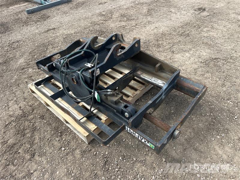 JLG 10,000 lb Articulating Fork Mast アタッチメント・部品、その他